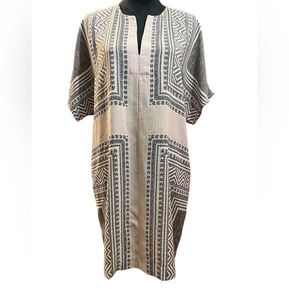BCBGMaxAzria Dresses & Skirts - BCBGMAXAZRIA Harlan shift dress